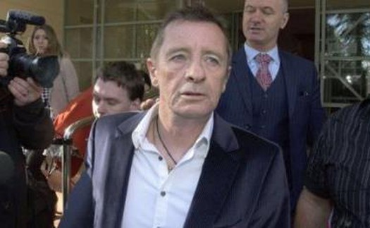 Thành viên AC/DC Phil Rudd lại 'bò ra tòa' vì rượu